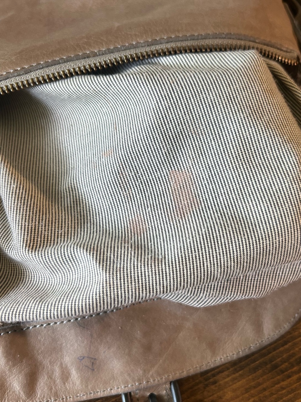 AUNTS & UNCLES Mrs Pie Puff Crossbody - Picture 15 of 16